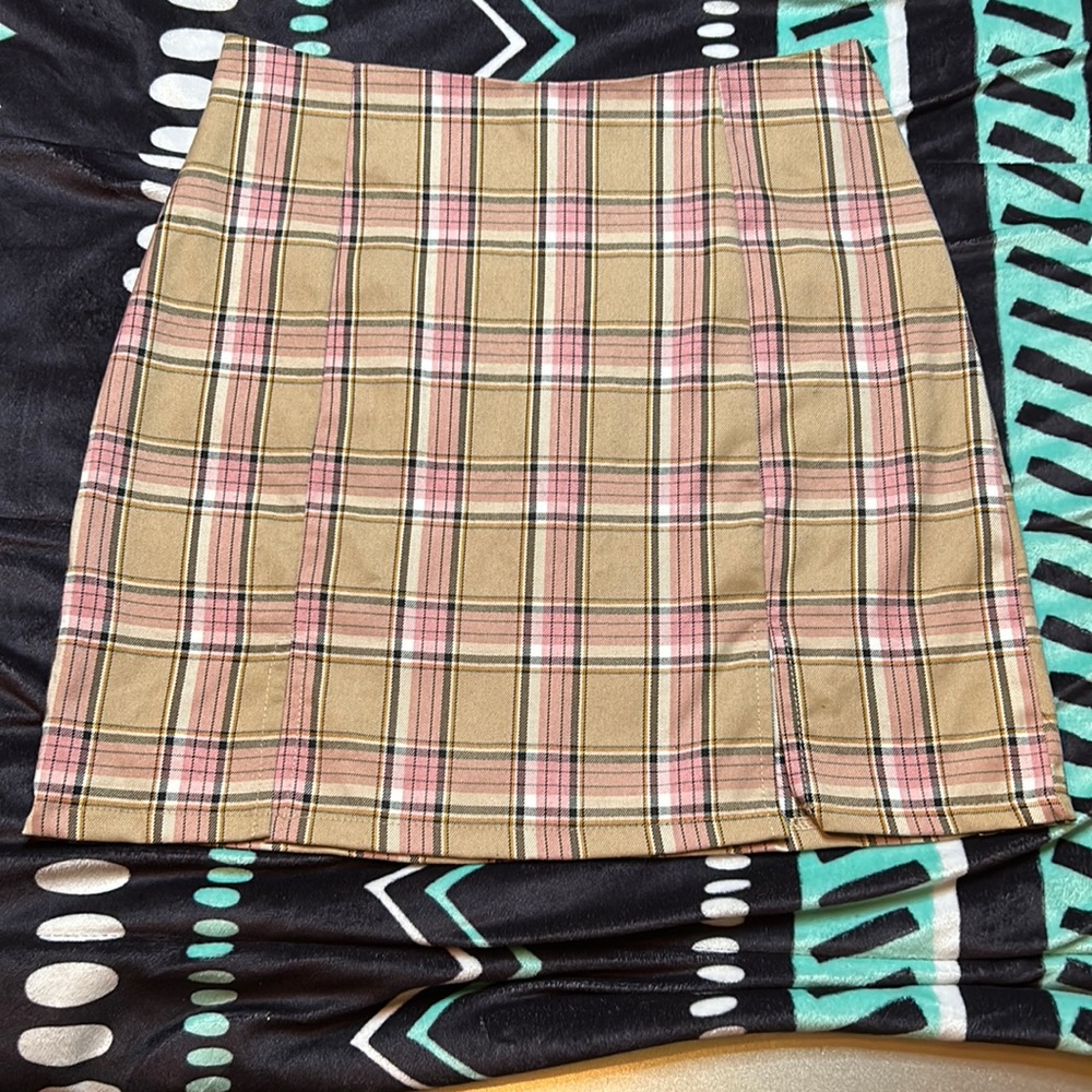 From SHEIN it’s a large it’s light brown and pink